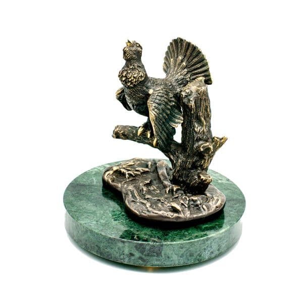 Rzeźba "Głuszec na gałęzi z pniem" marmur