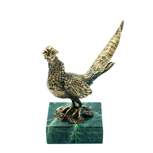 Rzeźba "Bażant tokujący" marmur