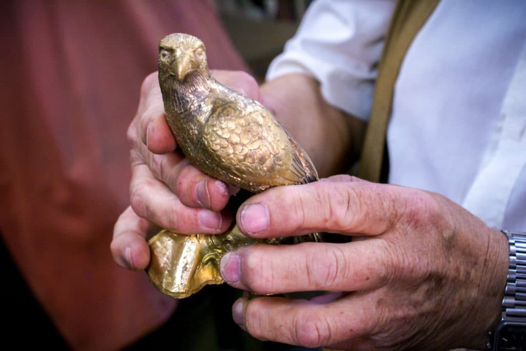 Gotowa figurka orła z mosiądzu